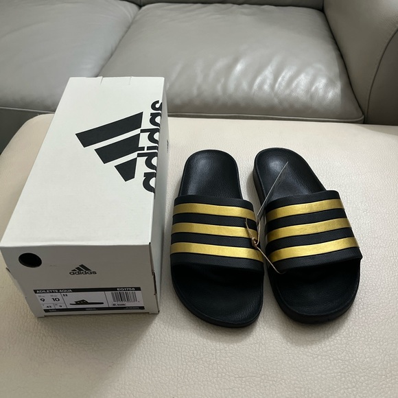 NWT - Adidas Unisex Sandals - W6M5 & W10M9 - Picture 5 of 9